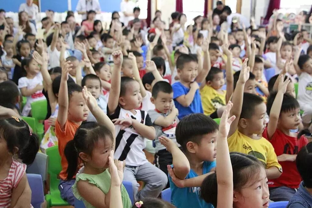 贝贝上扬走进幼儿园安全课：别让歹徒对孩子下手！