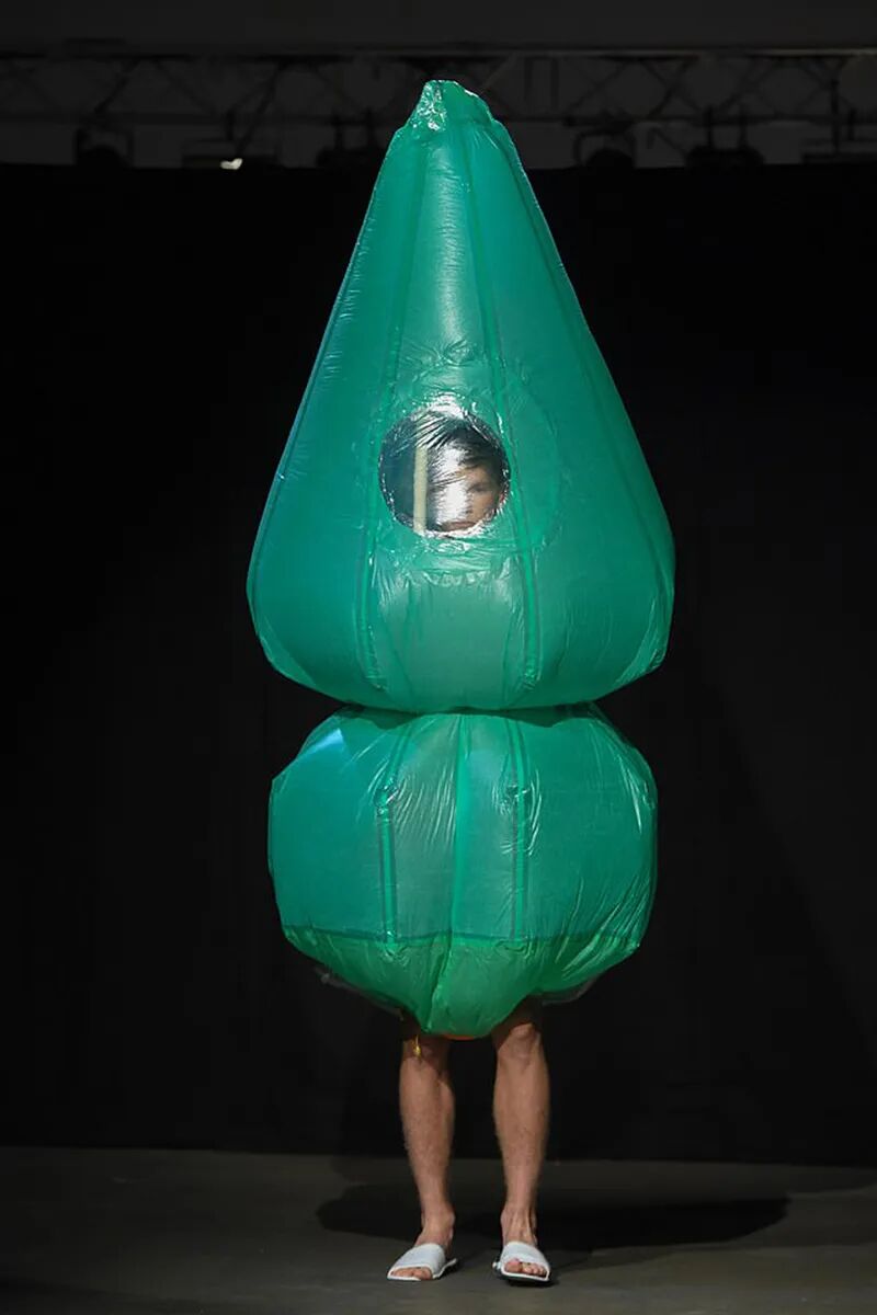 用塑料袋代替口罩这位韩国充气时装设计师值得关注