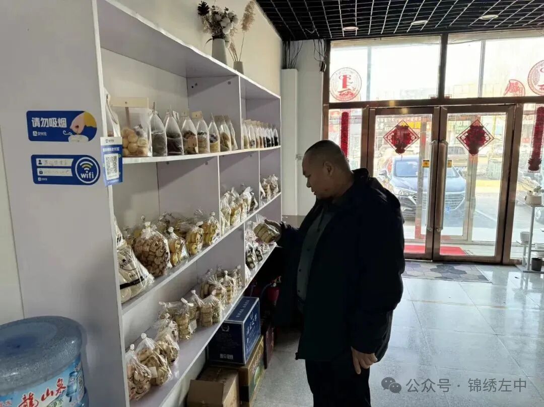 宝龙山镇政府组织人员入户对辖区食品安全工作进行督导