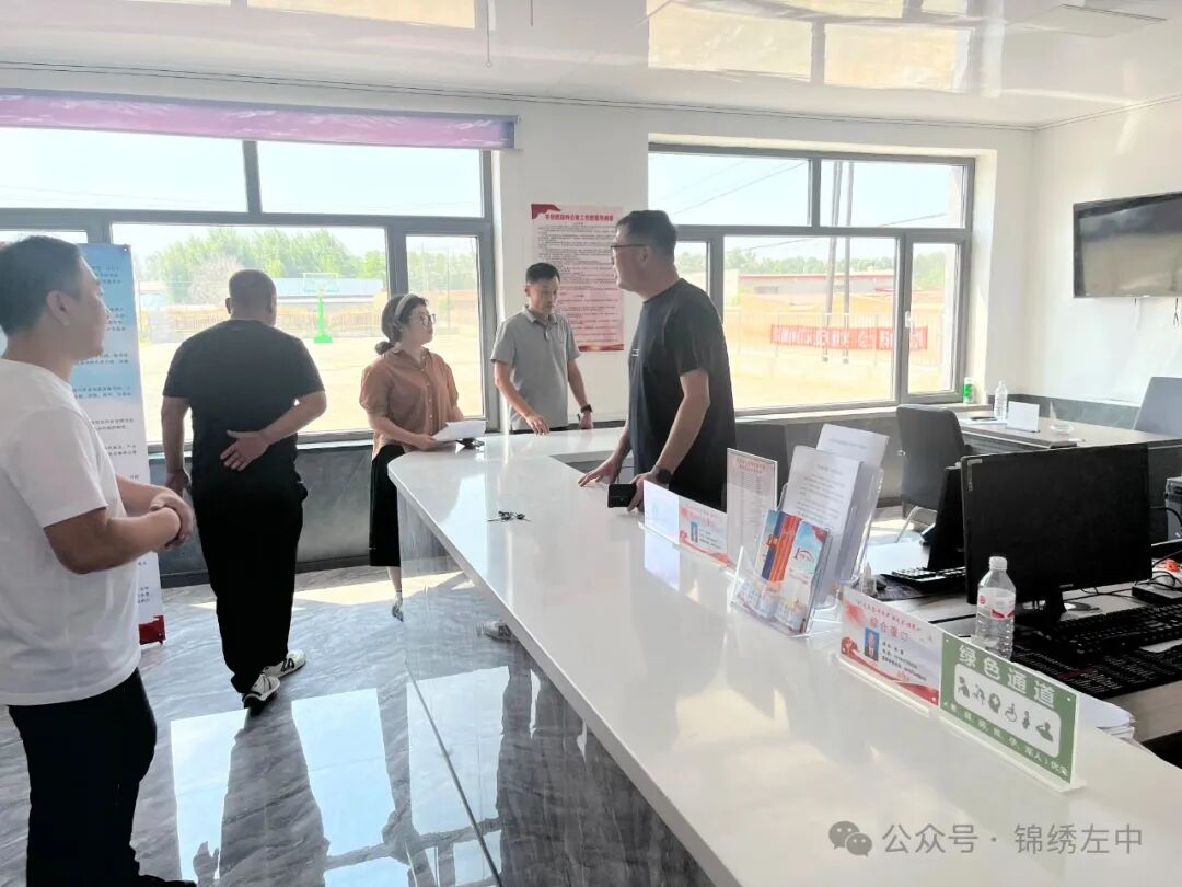 宝龙山镇政府组织人员到后玛尼吐嘎查对嘎查村便民服务站建设情况以及