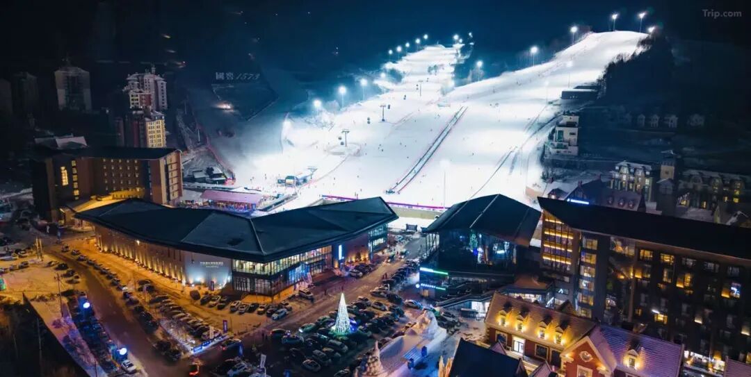 万峰通化滑雪度假区早鸟滑雪套餐399元起 2大1小含雪具至2027年