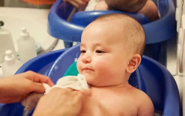 【儿推】小儿湿疹也能推拿，宝妈们快学起来吧！