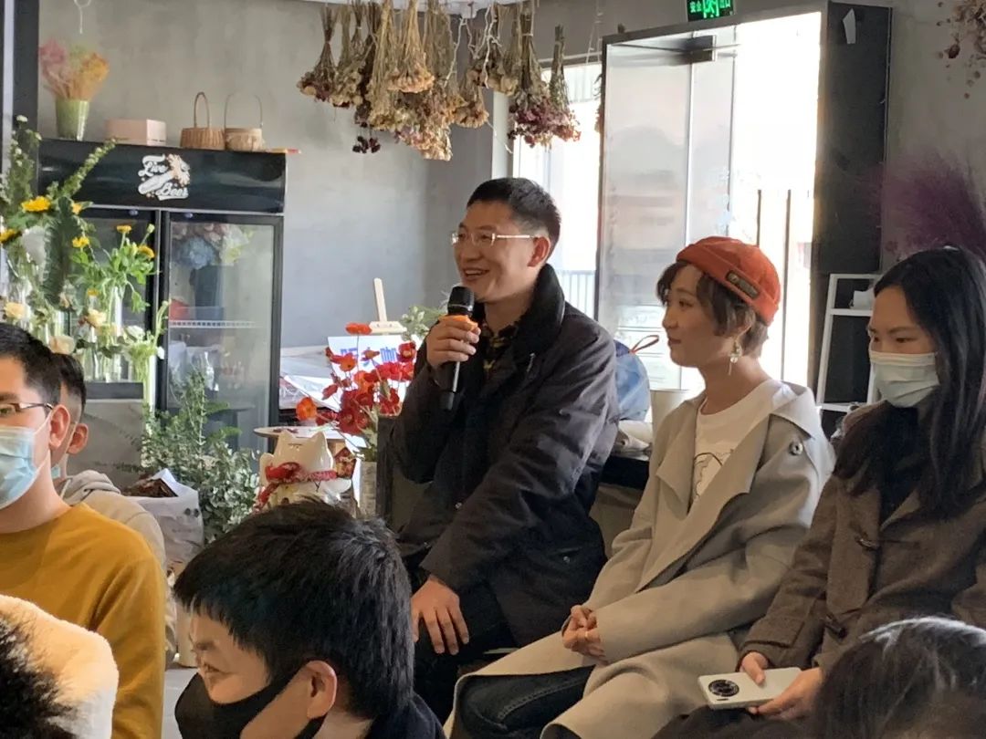 一群人来到群岛