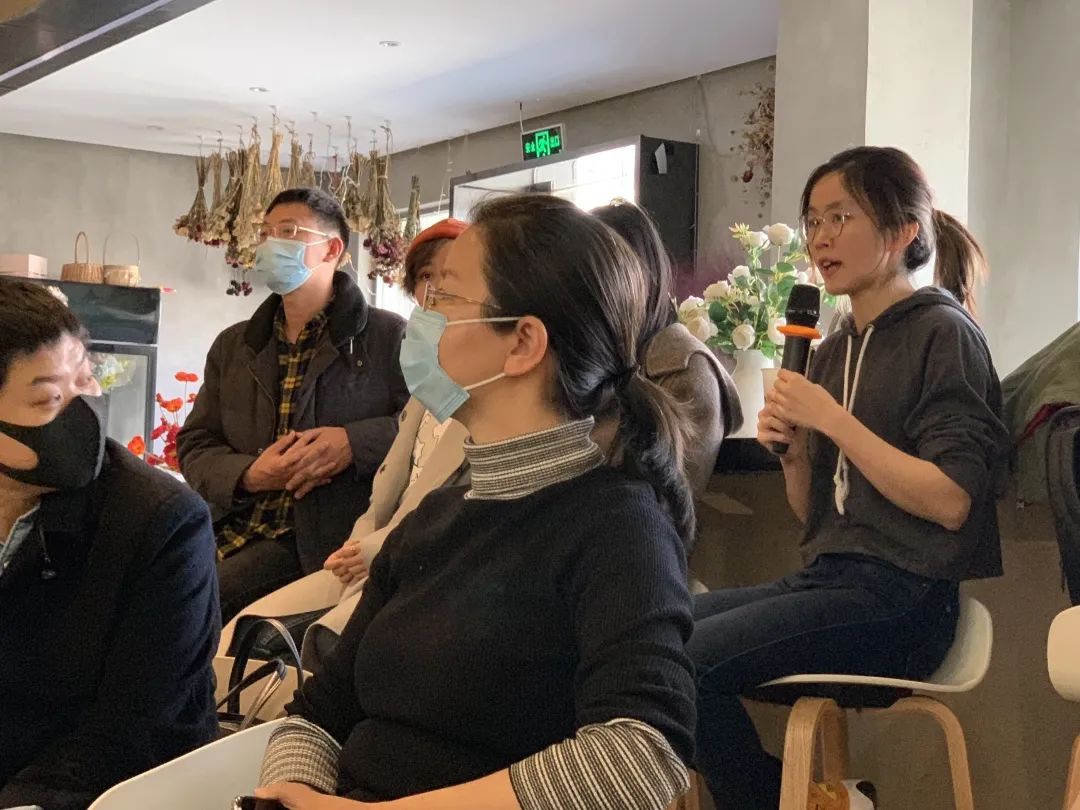 一群人来到群岛