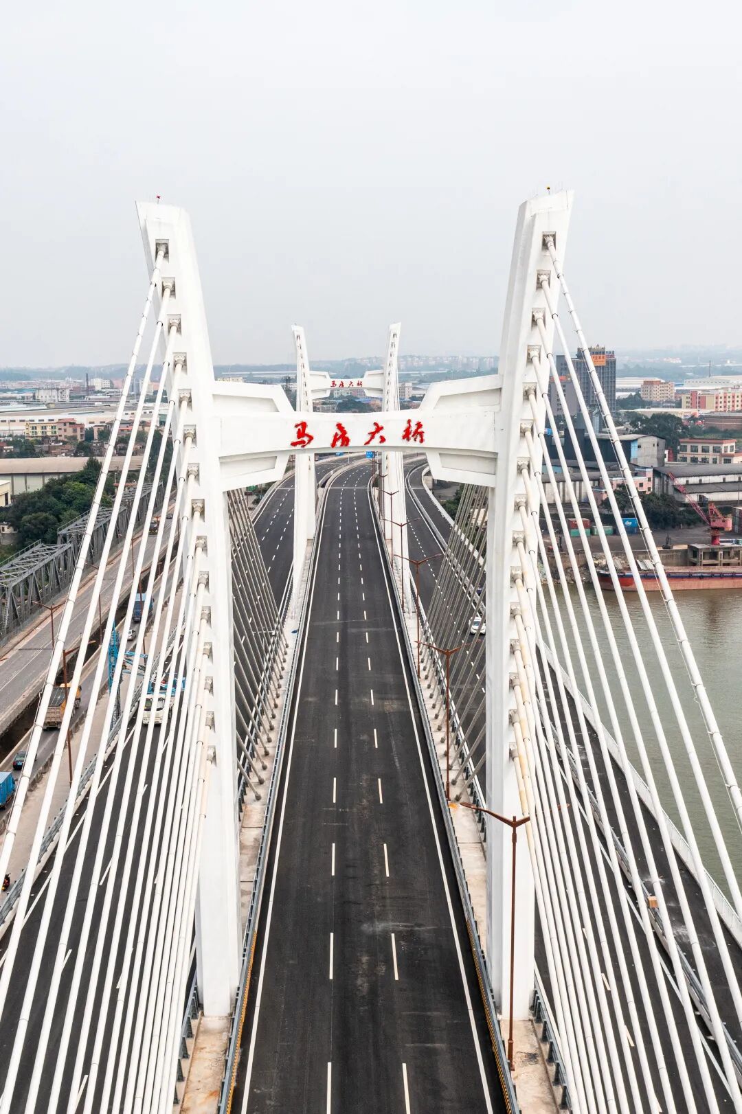 廖文奕 摄马房特大桥正式通车,东进大道全线贯通,佛肇实现无障碍快速
