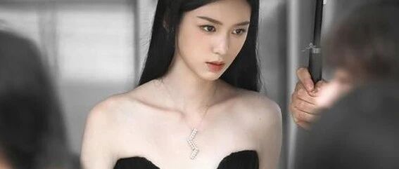 周也,这也太美了吧!简直是掌管氛围感的神!