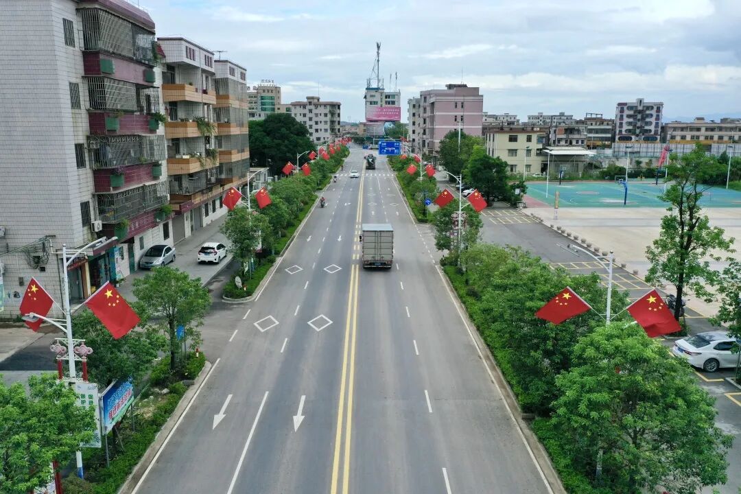 满城尽是"中国红" ,址山镇国庆氛围"别样浓"_鹤山市人民政府门户网