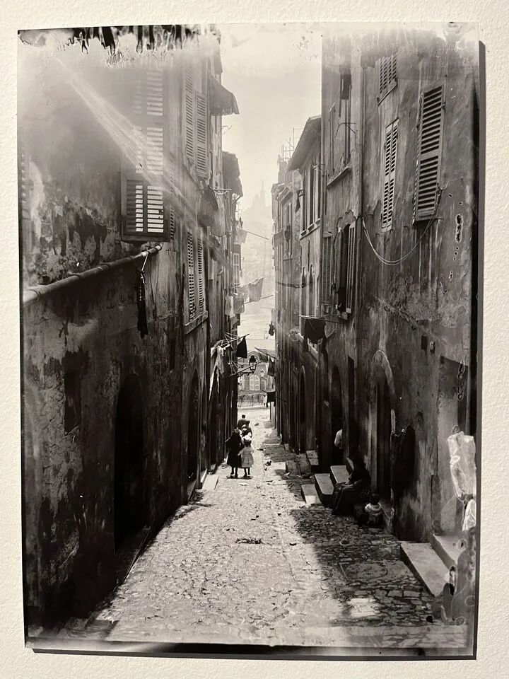 Ruelle du Panier à Marseille, 1920. Photo de Fernand Detaille. (FONDS DETAILLE / COLLECTION MUSEE D'HISTOIRE DE MARSEILLE)