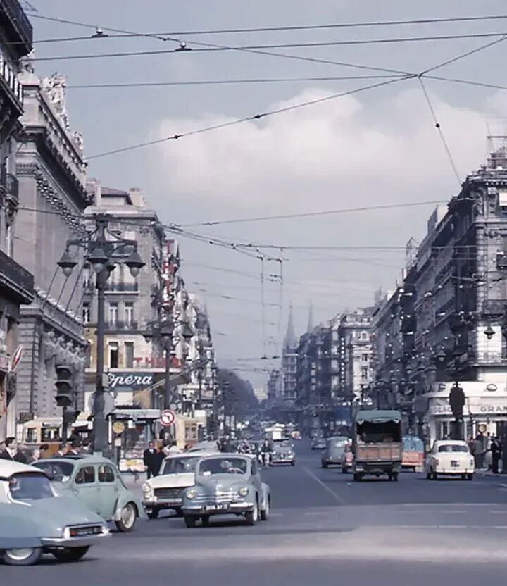 La Canebière, à Marseille, dans les années 1960. Photographie de Gérard Detaille. (FONDS DETAILLE / COLLECTION MUSEE D'HISTOIRE DE MARSEILLE)