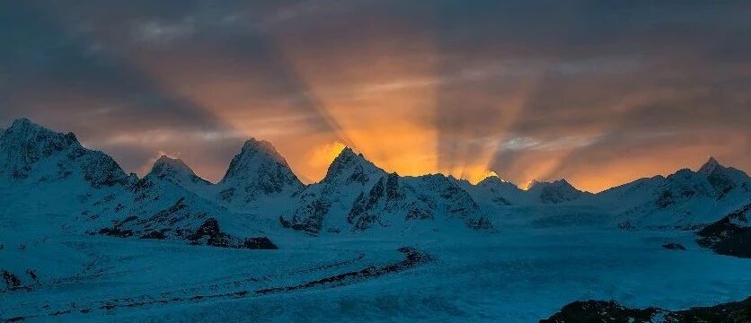 雅弄冰川：一条“大河”奔向你