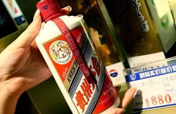 茅台飙升！黄牛凌晨排队购茅台转手可赚300-500元不等