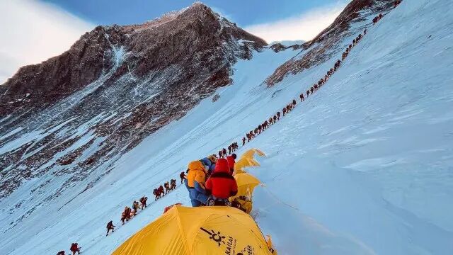 The 2026 Mount Everest Climbing Season is Now Underway as "Icefall Doctors" Set Up Routes Through the Khumbu Icefall - SnowBrains