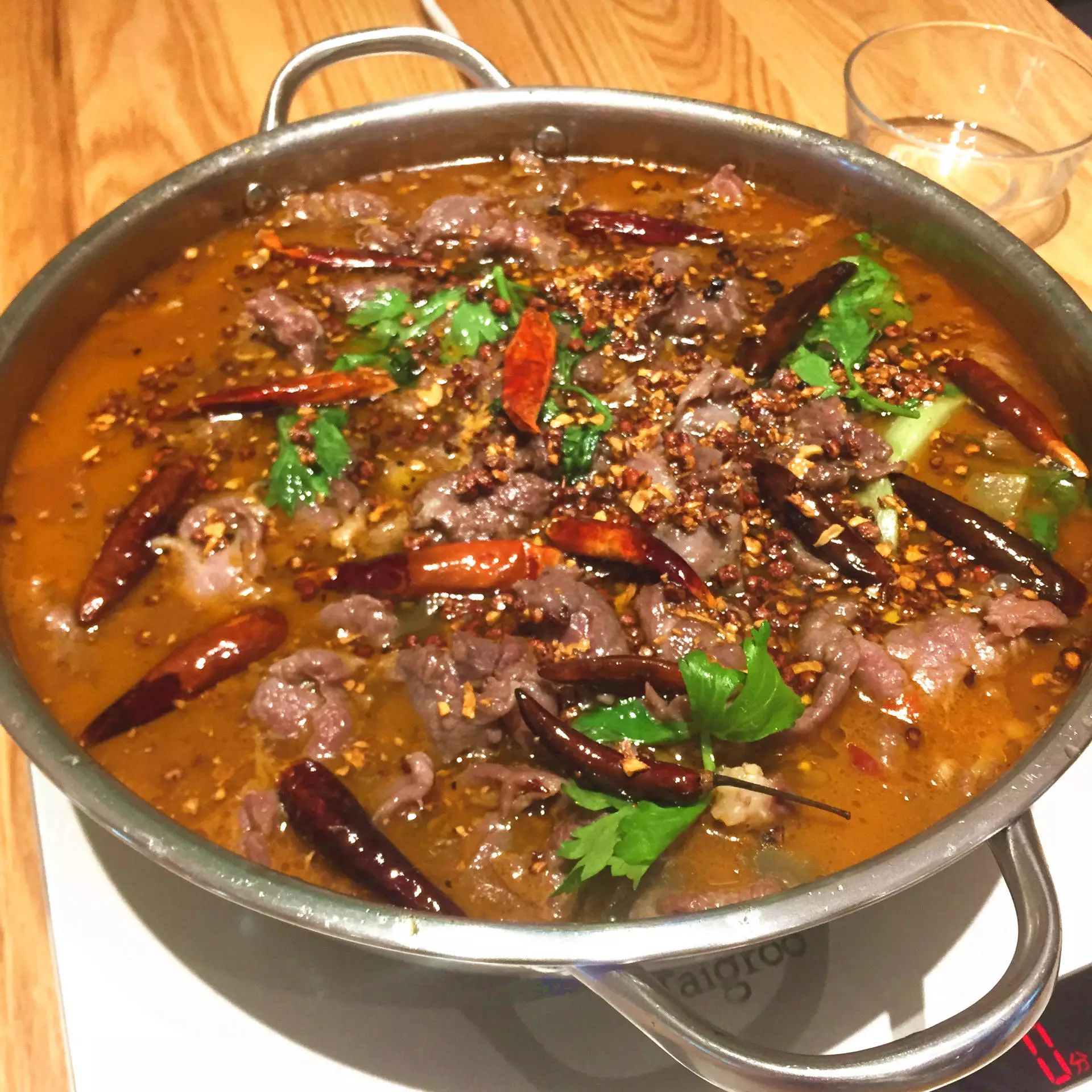 削刀犇馆的潮汕鲜切牛肉火锅新鲜至极!