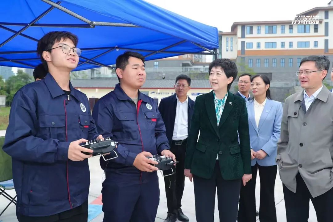 泸州高中邓丽萍图片