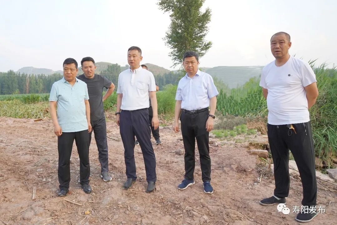 山西晋中 寿阳县委副书记,县长彭超深入白马河工业园区段,西洛镇韩村