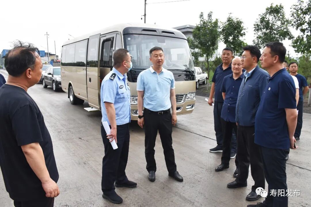 山西晋中 寿阳县委副书记,县长彭超调研307国道示范段建设和石太高铁