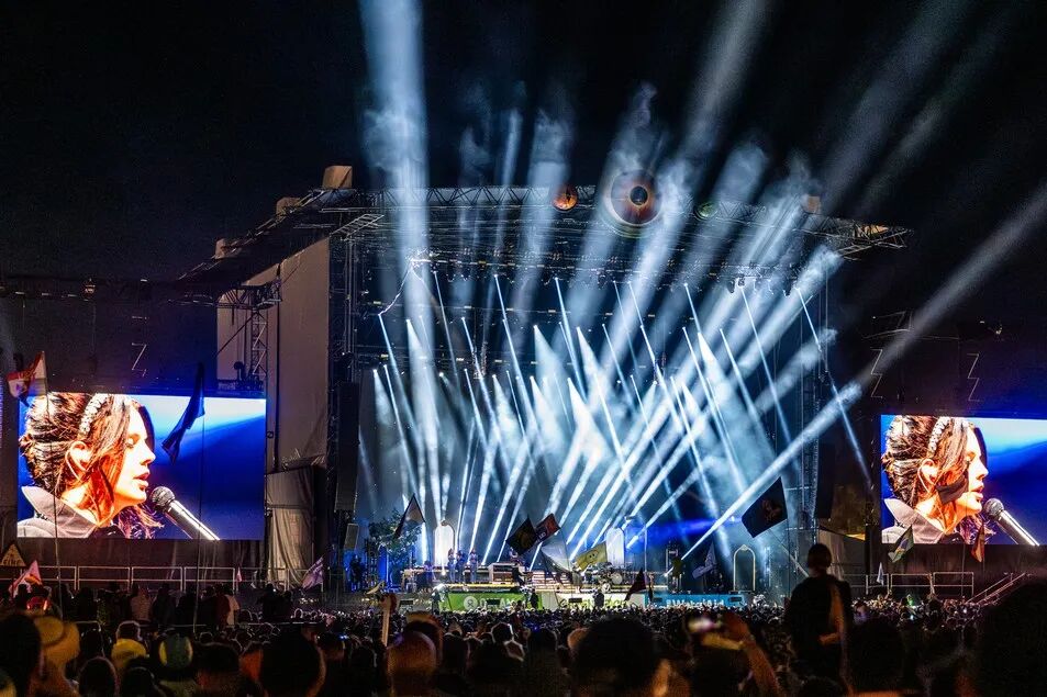 全球最大露天音乐节2023glastonbury数十万乐迷忘情狂欢