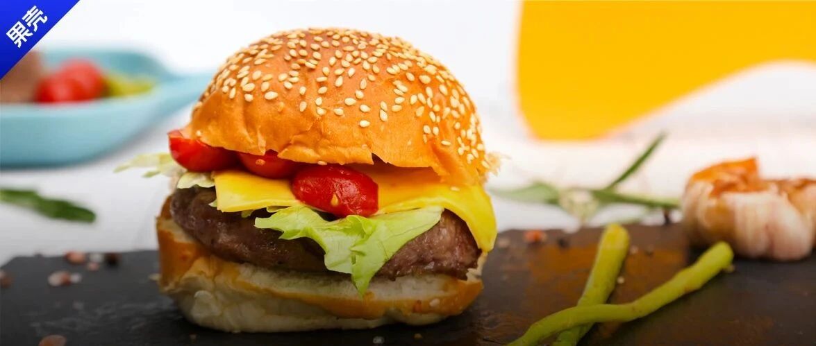 自己在家里也能拥有的无敌汉堡，肉饼想放几层就放几层！