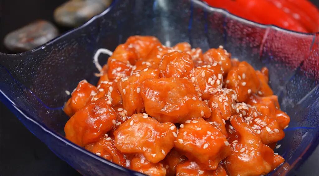 荔枝肉 ,福建省福州 地区汉族传统名菜,制法是将猪瘦肉剞上十字花刀