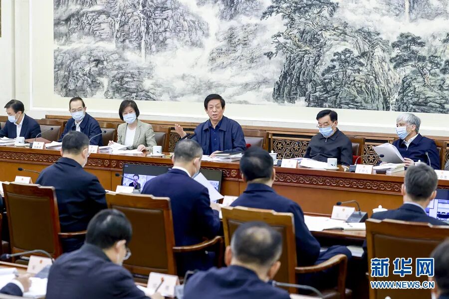 栗战书：深入学习贯彻习近平生态文明思想和习近平法治思想 推动固体废物污染环境防治法全面贯彻落实_法律
