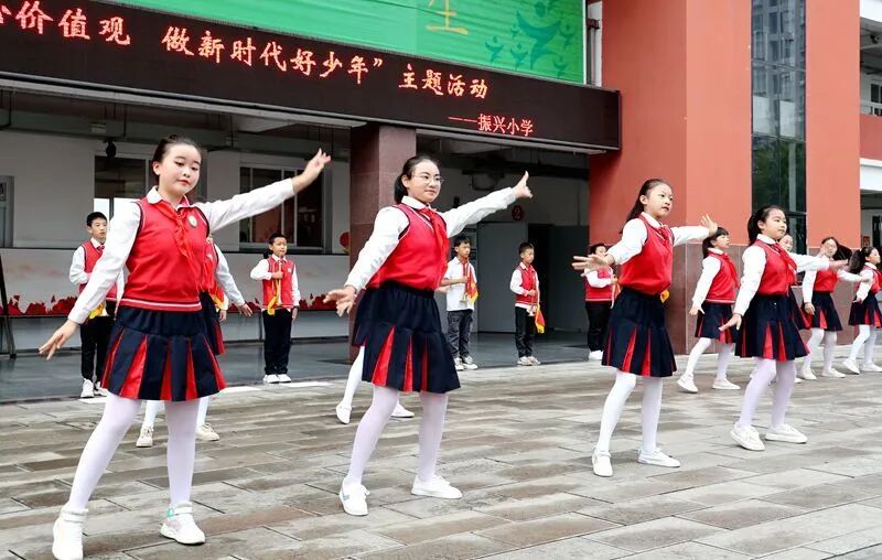 伴童年|践行社会主义核心价值观 做新时代好少年 - 罗平县振兴小学