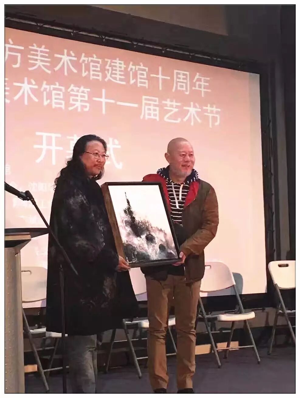 著名歌手火风现场收藏王亮馆长《禅悟图》