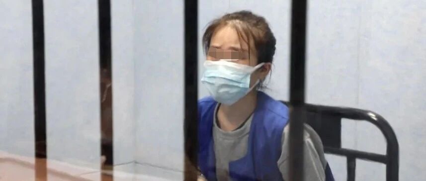 为付奶茶店房租选择大尺度直播，她错了，但我同情她