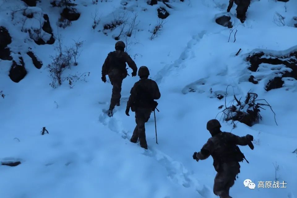 怎么回事?西藏官兵打开矿泉水瞬间结冰-微信头条网 怎么回事?西藏官兵打开矿泉水瞬间结冰
