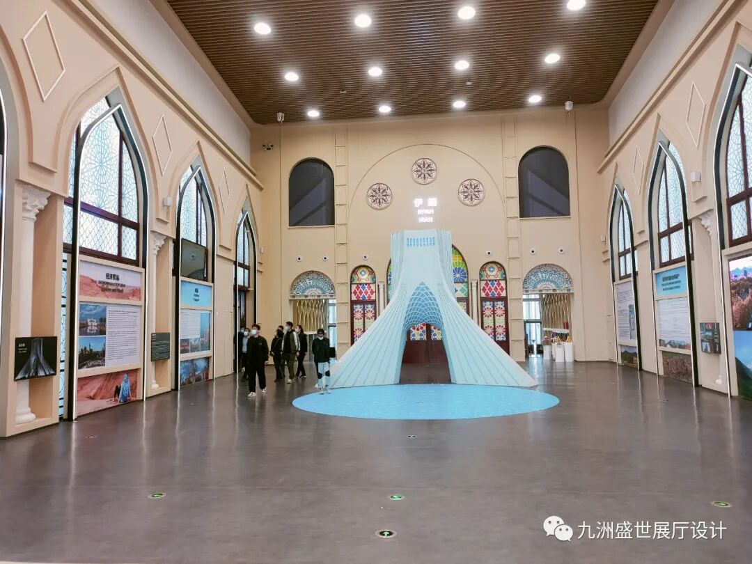 九洲盛世設(shè)計(jì)部跟隨市區(qū)領(lǐng)導(dǎo)蒞臨青島上合之珠國(guó)際博覽中心參觀世界各國(guó)國(guó)家展館(圖2)