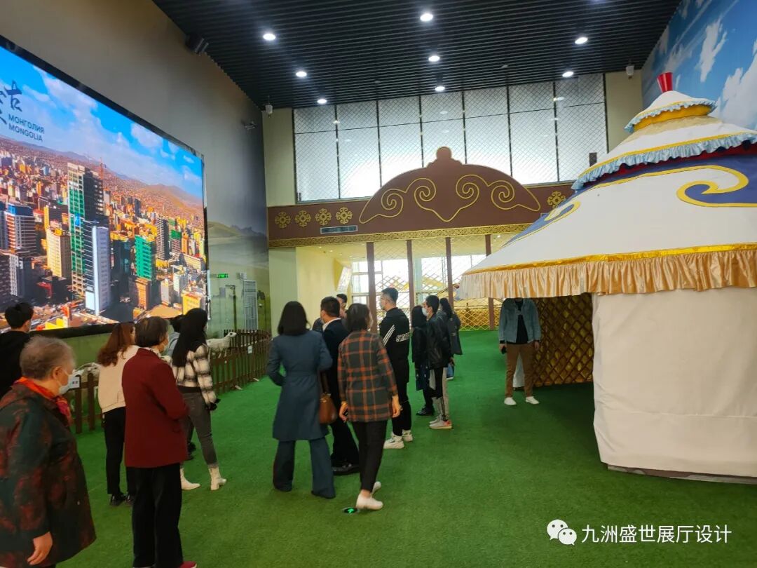 九洲盛世設(shè)計(jì)部跟隨市區(qū)領(lǐng)導(dǎo)蒞臨青島上合之珠國(guó)際博覽中心參觀世界各國(guó)國(guó)家展館(圖20)