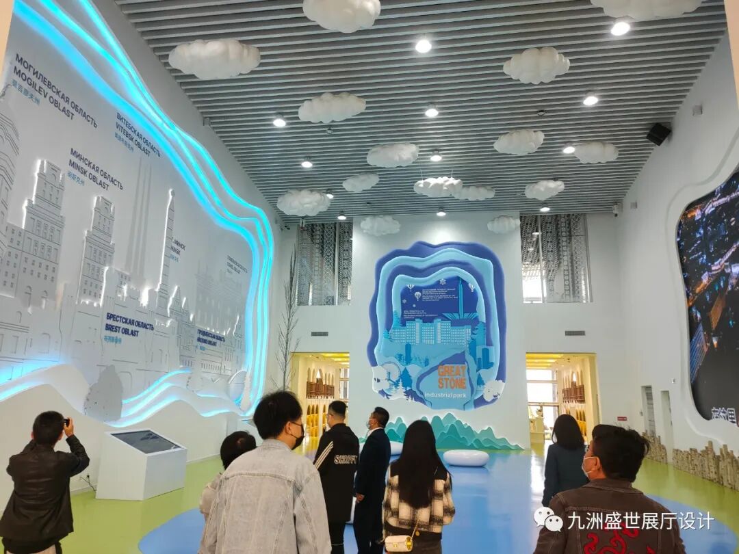 九洲盛世設(shè)計(jì)部跟隨市區(qū)領(lǐng)導(dǎo)蒞臨青島上合之珠國(guó)際博覽中心參觀世界各國(guó)國(guó)家展館(圖18)