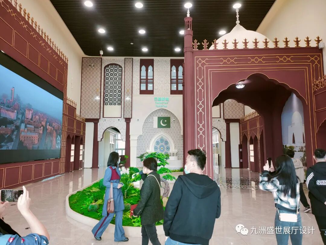 九洲盛世設(shè)計(jì)部跟隨市區(qū)領(lǐng)導(dǎo)蒞臨青島上合之珠國(guó)際博覽中心參觀世界各國(guó)國(guó)家展館(圖8)