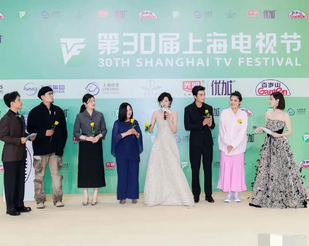 吴越万茜杨紫白玉兰自拍