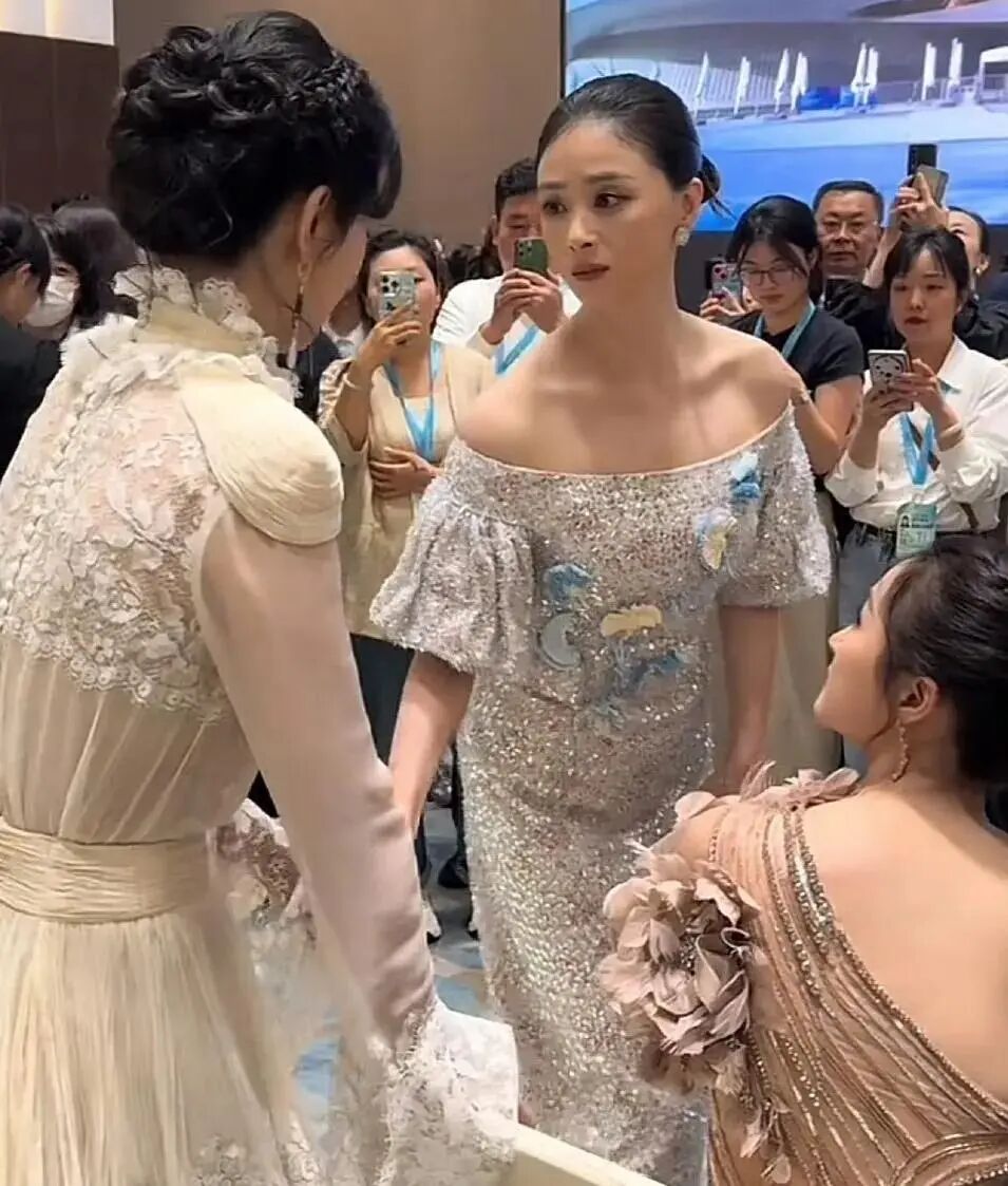 吴越万茜杨紫白玉兰自拍
