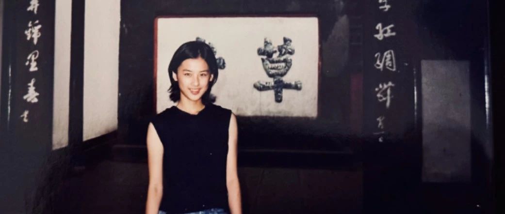 黄圣依晒15岁和现在的照片,真的是从小美到大!