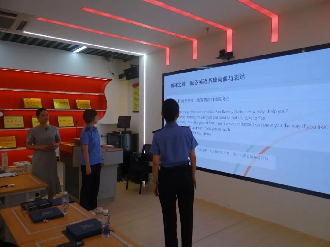 培训现场进行岗位实操模拟演练