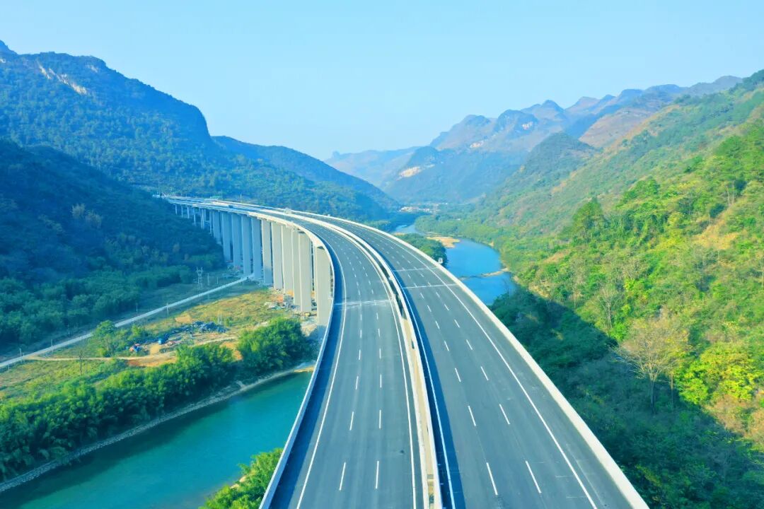 广连高速三凤里互通以北段顺利通过交工验收