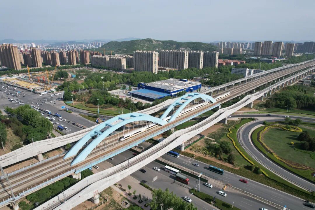 济南轨道交通4号线成功连续穿越三条高铁线