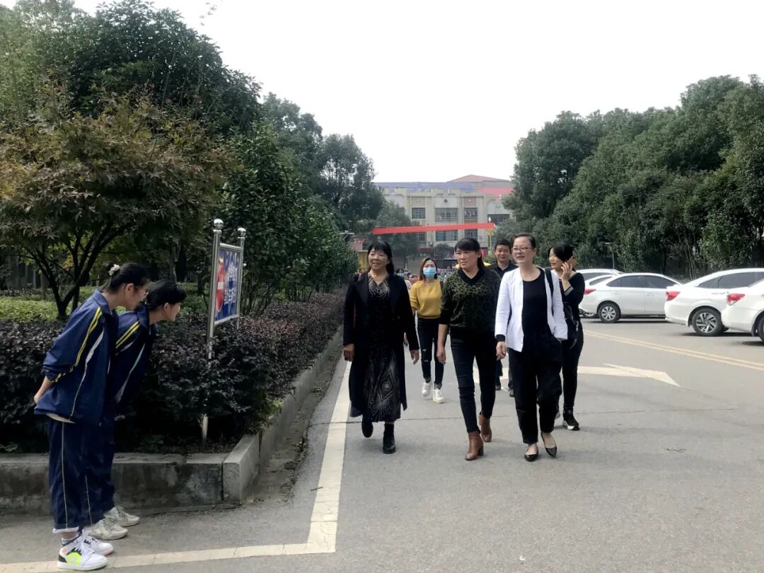 欢迎家长会的黑板报_家校携手讲座内容心得_家校携手战疫情