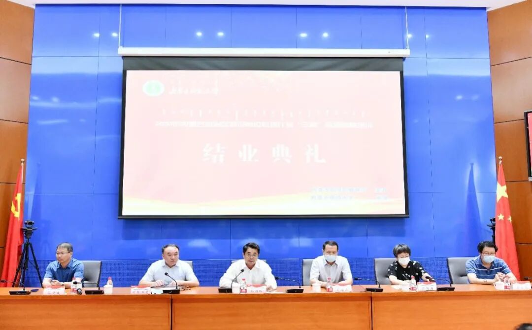 我校举办“三科”特设岗位专项计划教师岗前培训班结业典礼