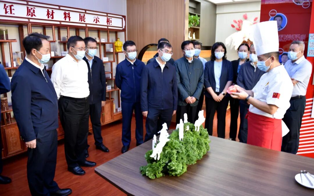 国务院第九次大督查第二督查组组长夏先德一行来我校“彭文明国家技能大师工作室”调研