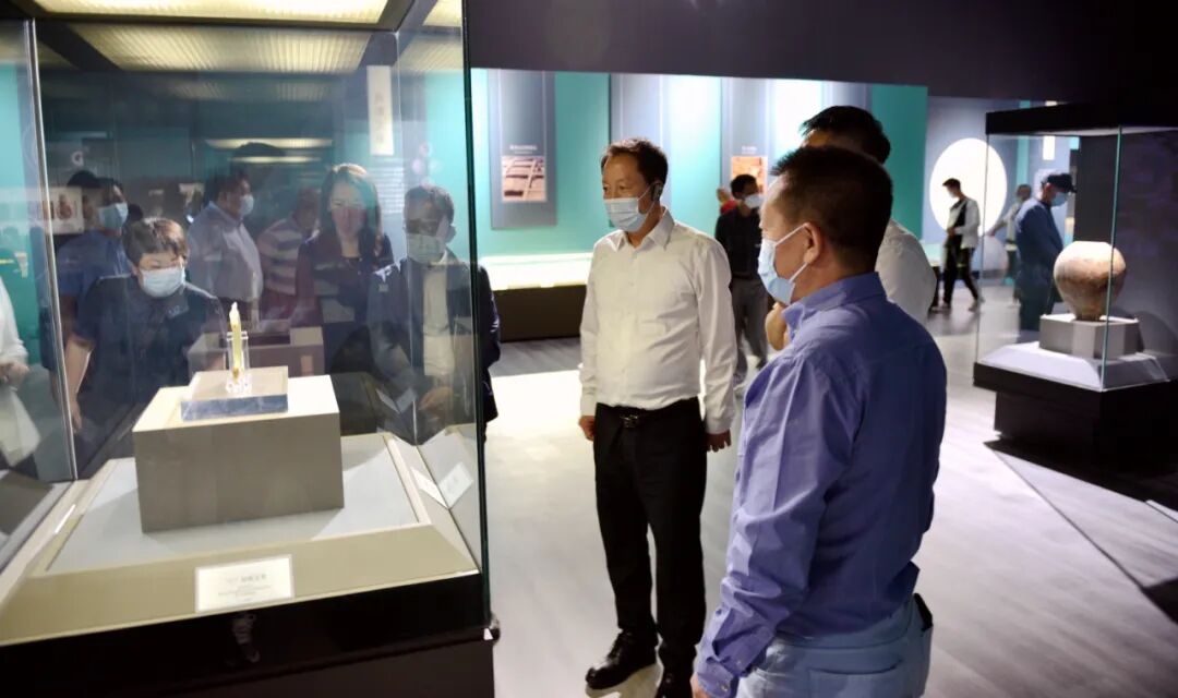 李树林带领师生赴内蒙古博物院参观