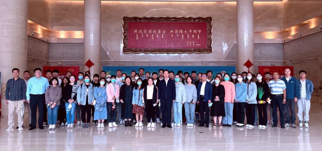 李树林带领师生赴内蒙古博物院参观