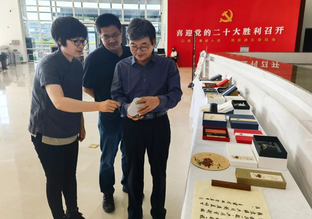 阿拉坦仓带队参加内蒙古自治区“民族团结进步活动月”启动仪式 内蒙古师范大学微官网 2022-08-26 22:19 发表于内蒙古