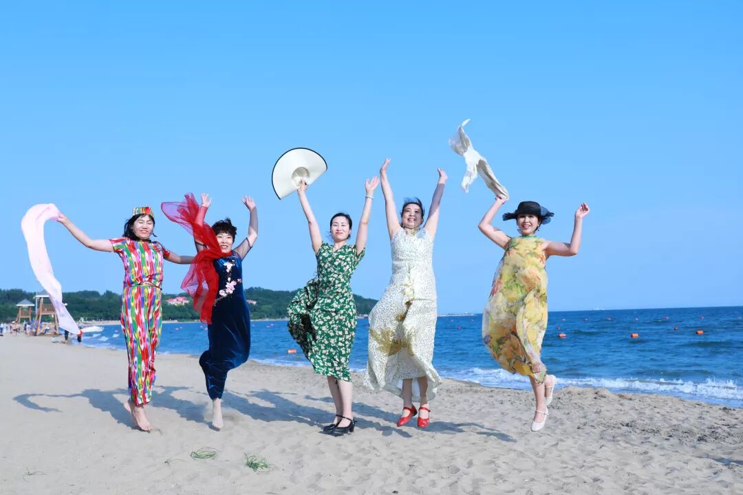 当38位中国大妈集体"整容"后…