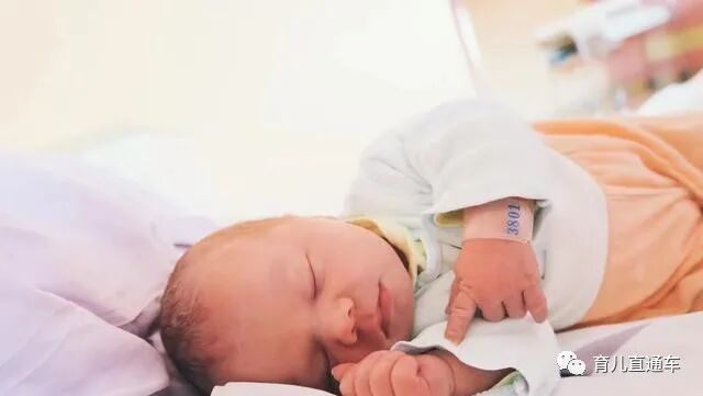 剪脐带用什么剪刀新生儿脐带“咔嚓”一剪刀，妈妈疼还是宝宝疼？答案你可能想不到_https://www.jmylbn.com_新闻资讯_第9张