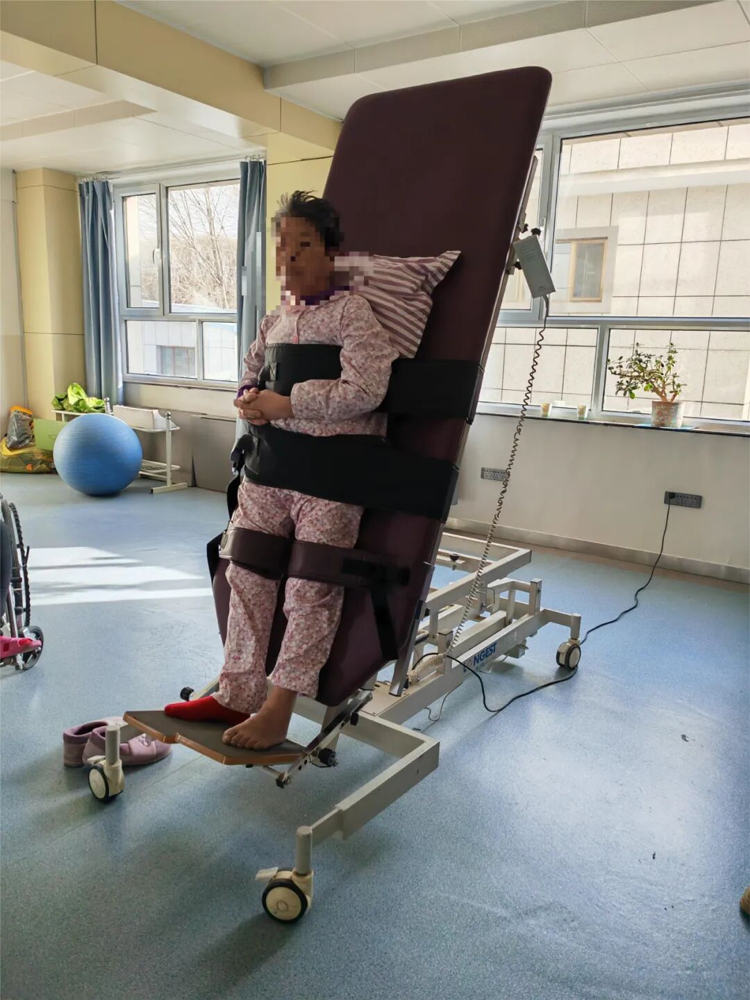 电动站立床怎么安装卧床不起不再怕，站立床来助力！_https://www.jmylbn.com_新闻资讯_第5张