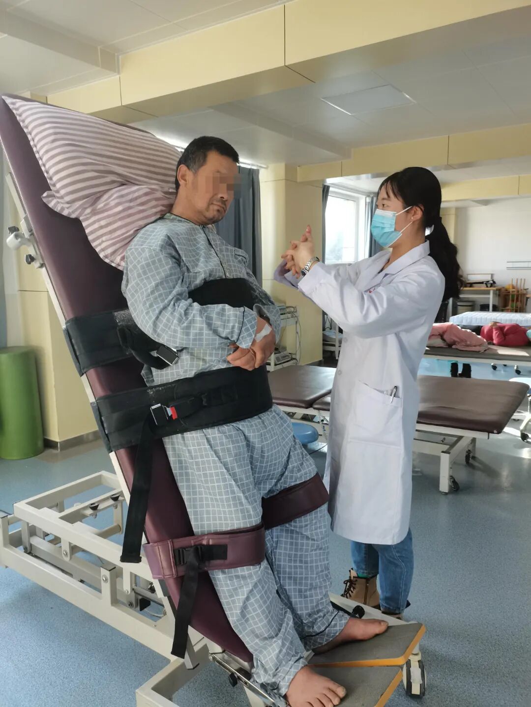 电动站立床怎么安装卧床不起不再怕，站立床来助力！_https://www.jmylbn.com_新闻资讯_第4张