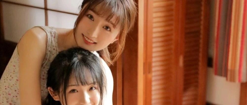 搞笑GIF：新娘看起来挺正经的，新郎可就不太正经了！