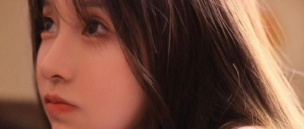 搞笑GIF：这表情也是没谁了，酸到五体投地！